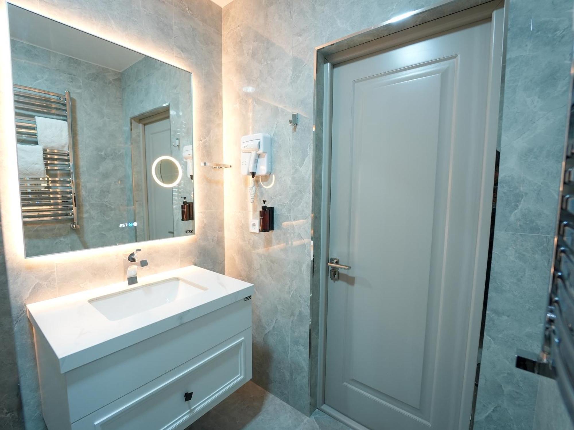 Avant Express Hotel Pool&Spa Ташкент Экстерьер фото